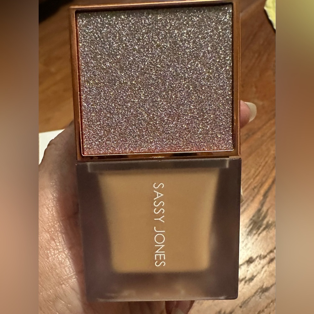Sassy Jones Everlasting Liquid HD Foundation